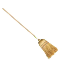 Scopa saggina con manico in legno